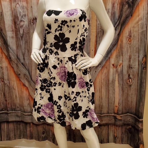 Dress - Picture 1 of 4